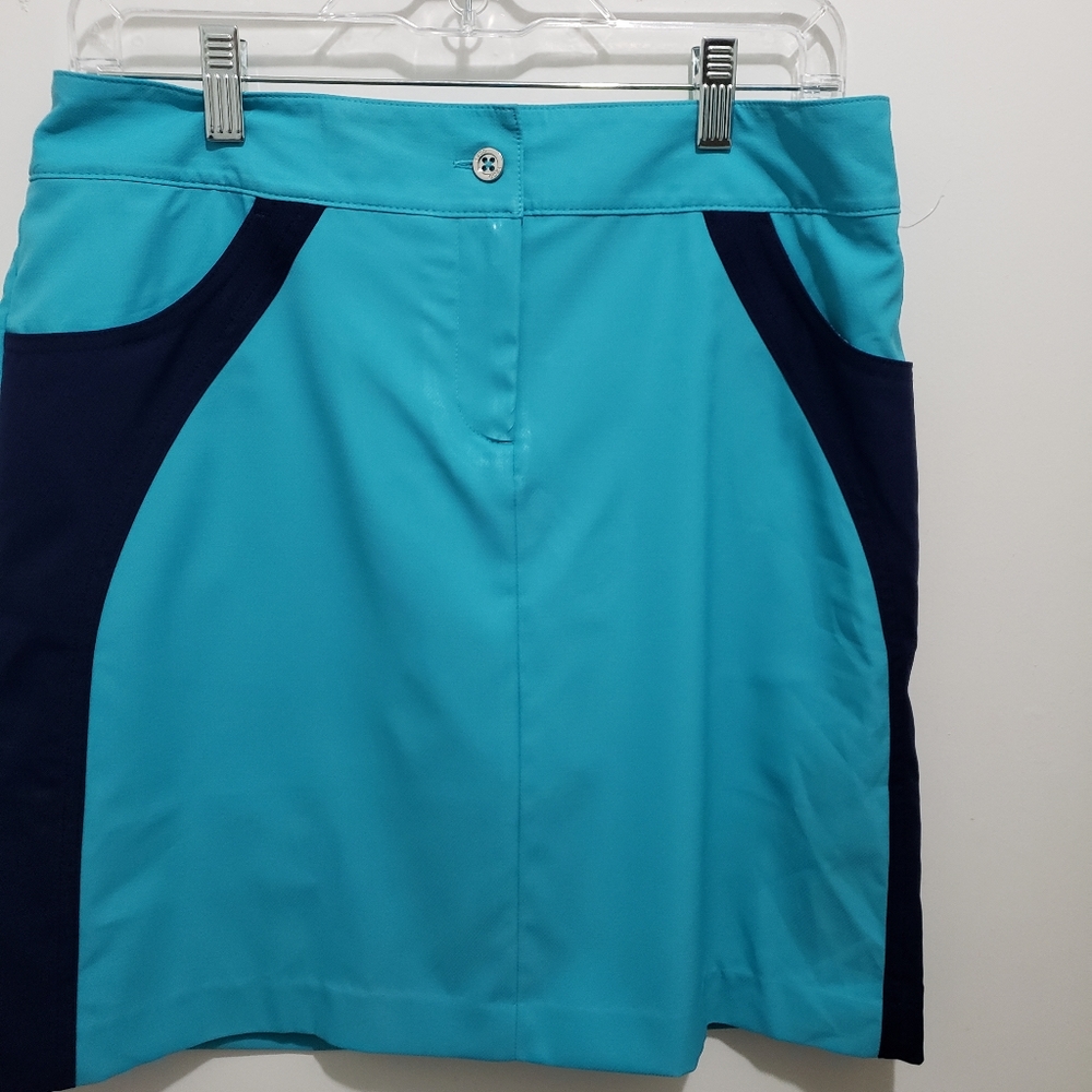 IZOD ladies golf skirt, size 6, NWT,